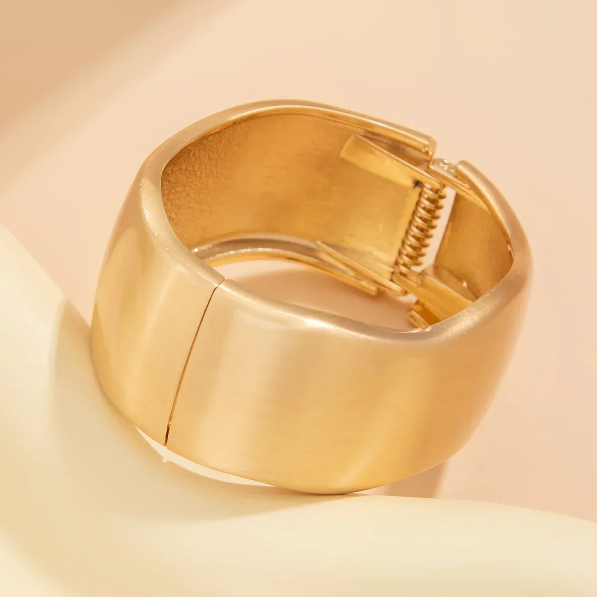 Elegantes Breites Damen Armreif Vintage Armband Gold