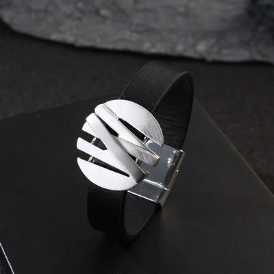 Modisches Damen Armband mit Magnetverschluss aus Leder und Metall