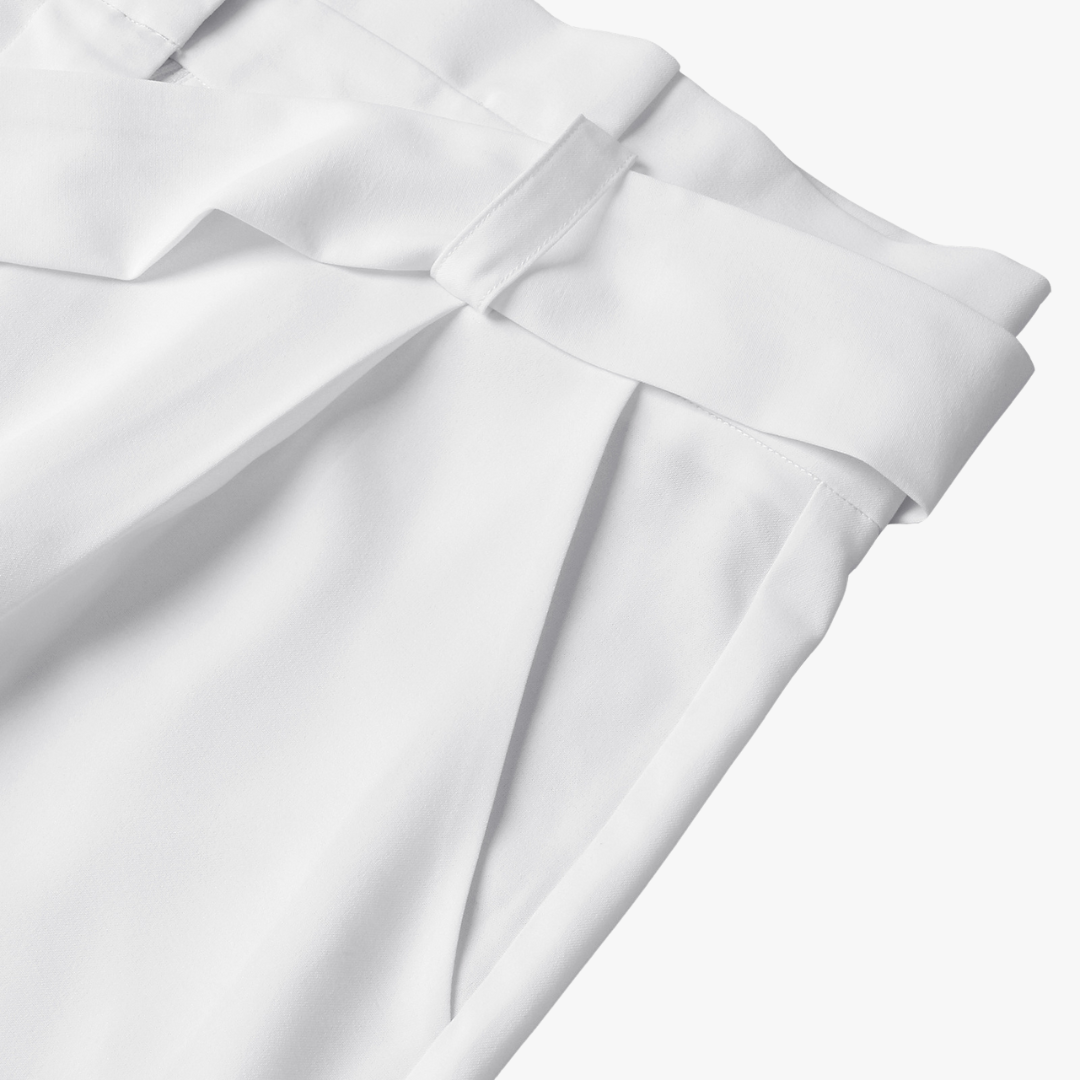 Weite Damen Stoffhose mit Bindegürtel