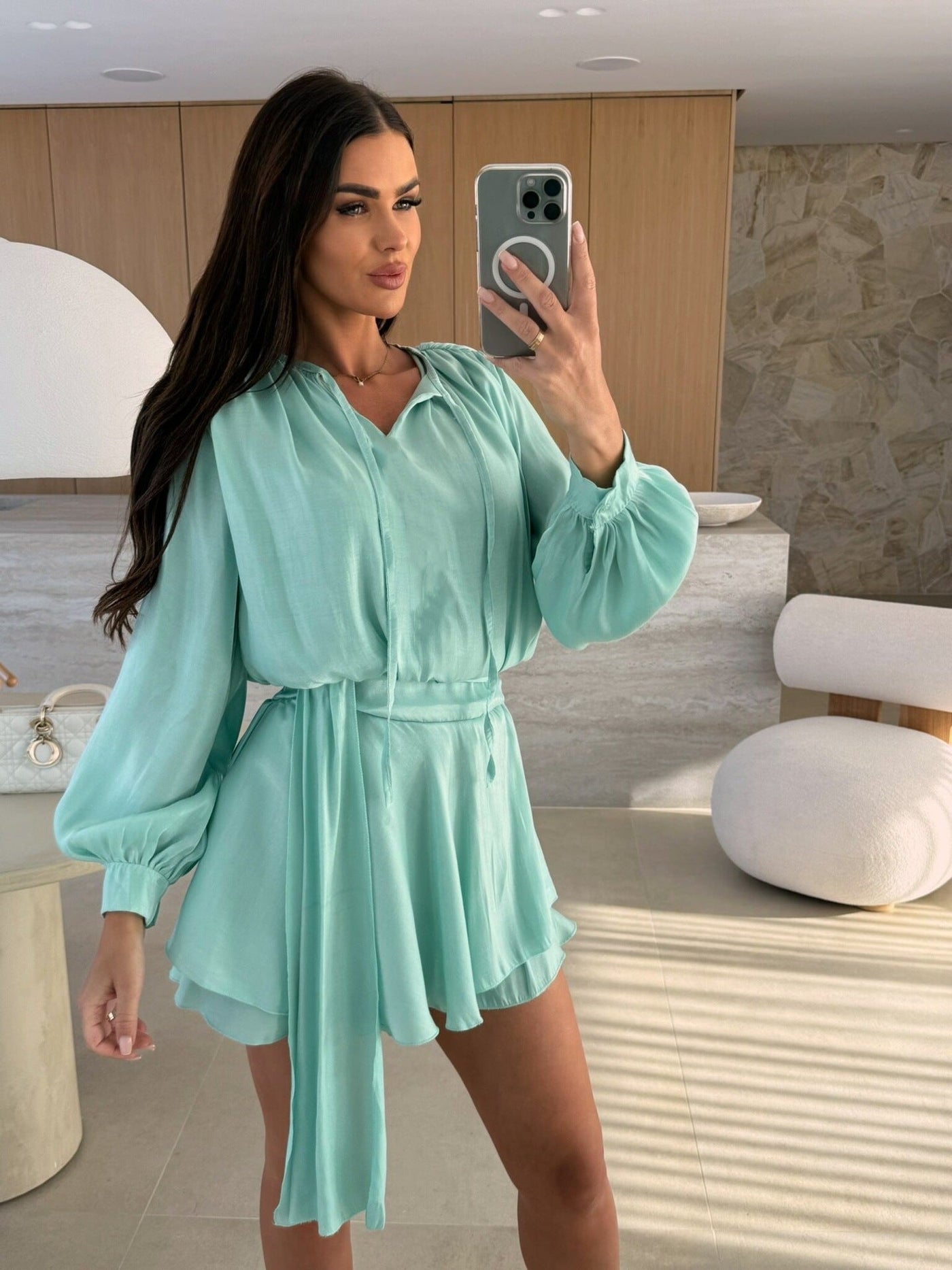 Damen luftiges Minikleid mit eleganter Schlaufe und voluminösen Ärmeln Fudus