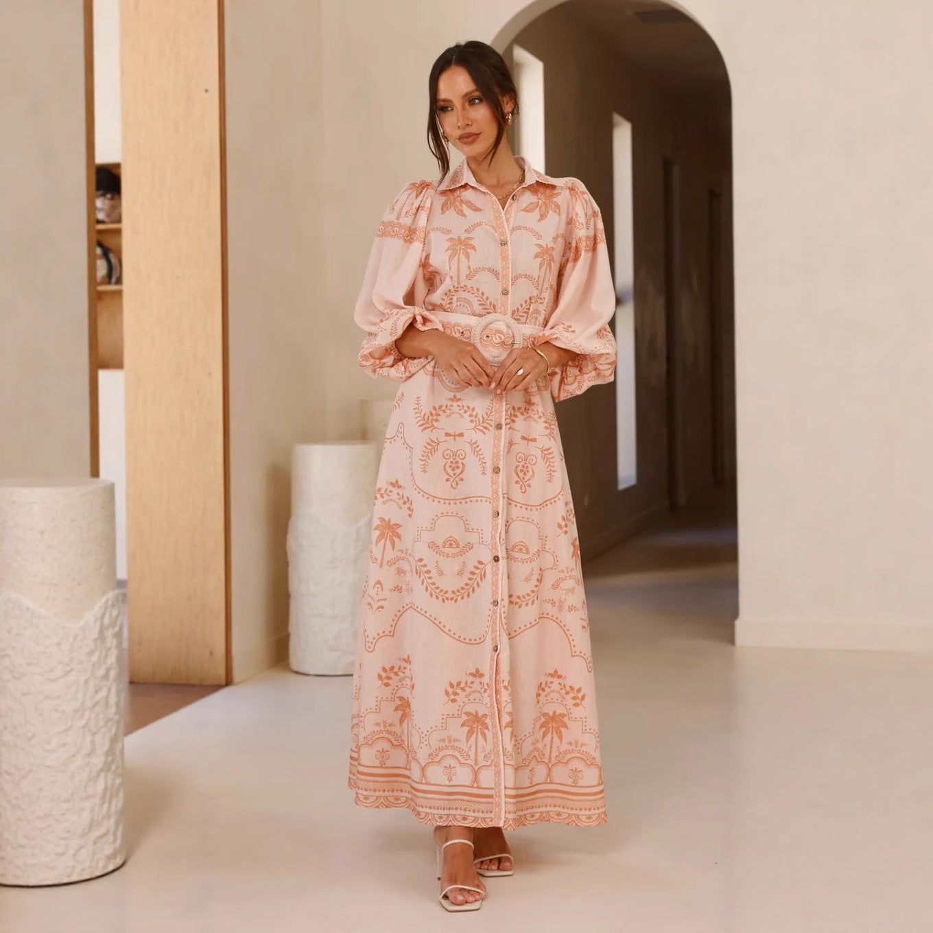 Damen Maxikleid mit romantischem Schnitt und detailverliebt floralem Stickmuster Fudus