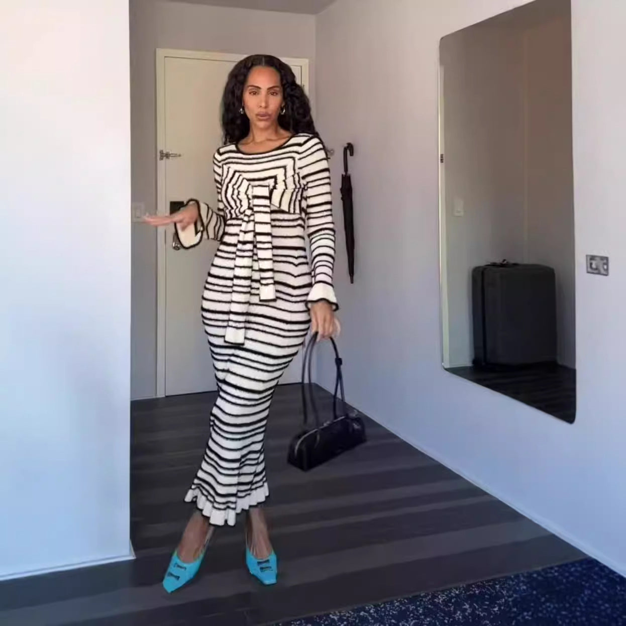 Damen Figurbetontes Strickkleid mit Wickelgürtel und Rüschendetails Fudus