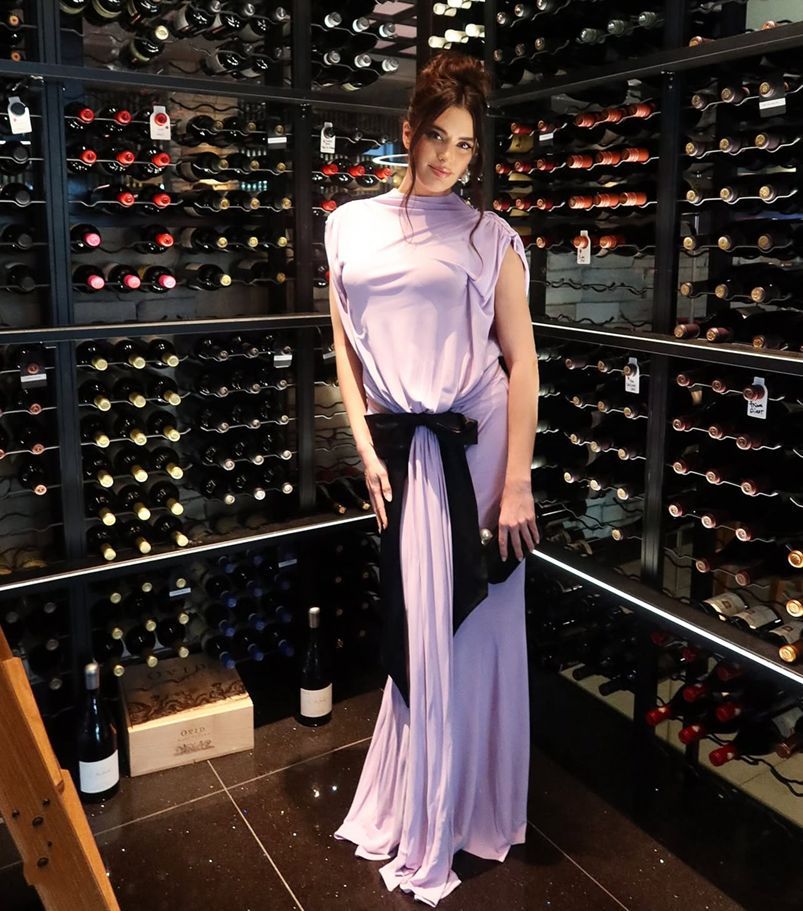 Damen Maxikleid mit elegantem Drapierungsdetail und kontrastierendem Taillengürtel Fudus