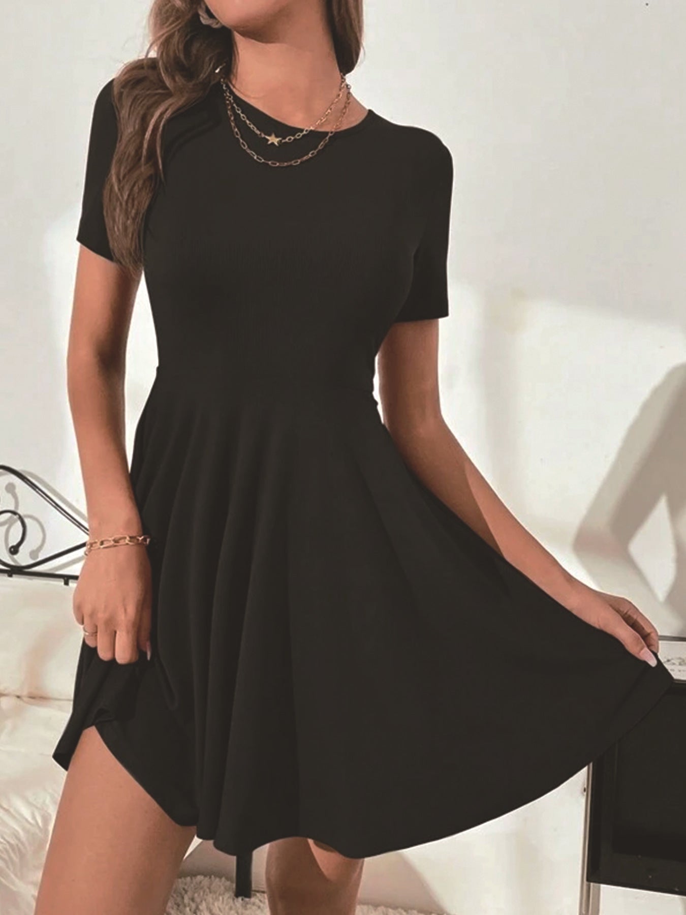 Damen Kurzärmliges Sommerkleid mit schmeichelndem Schnitt und Rippstruktur Fudus