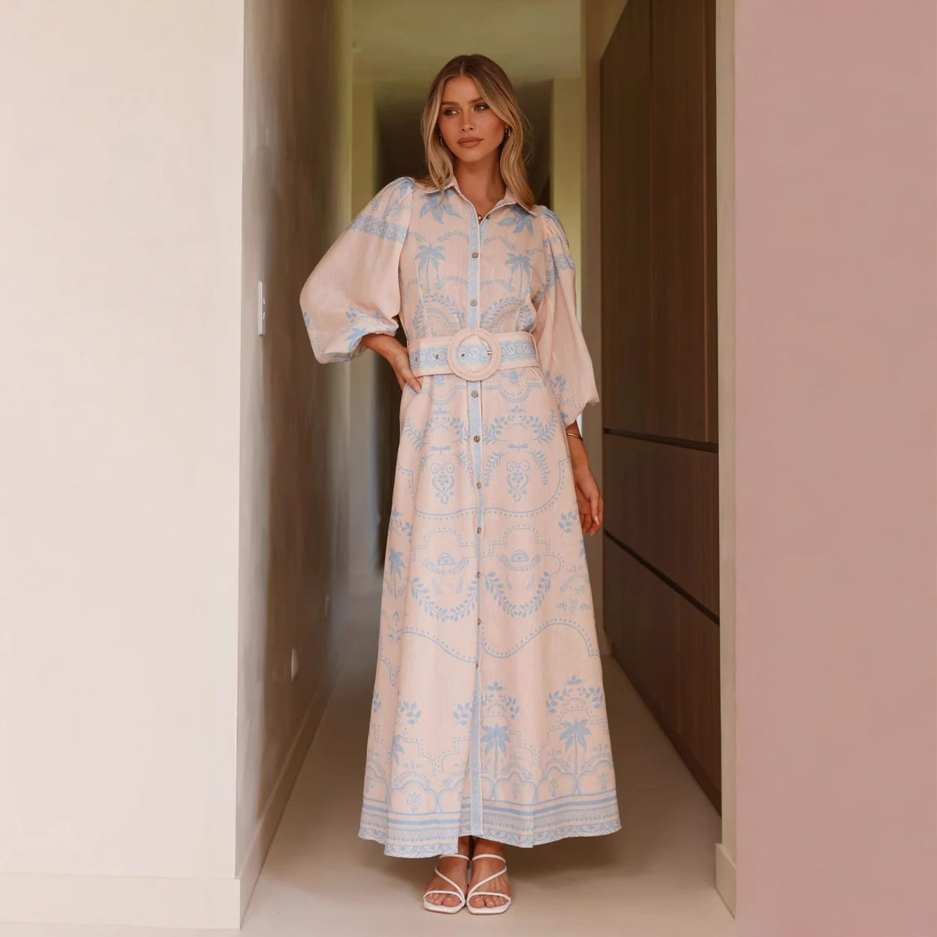 Damen Maxikleid mit romantischem Schnitt und detailverliebt floralem Stickmuster Fudus