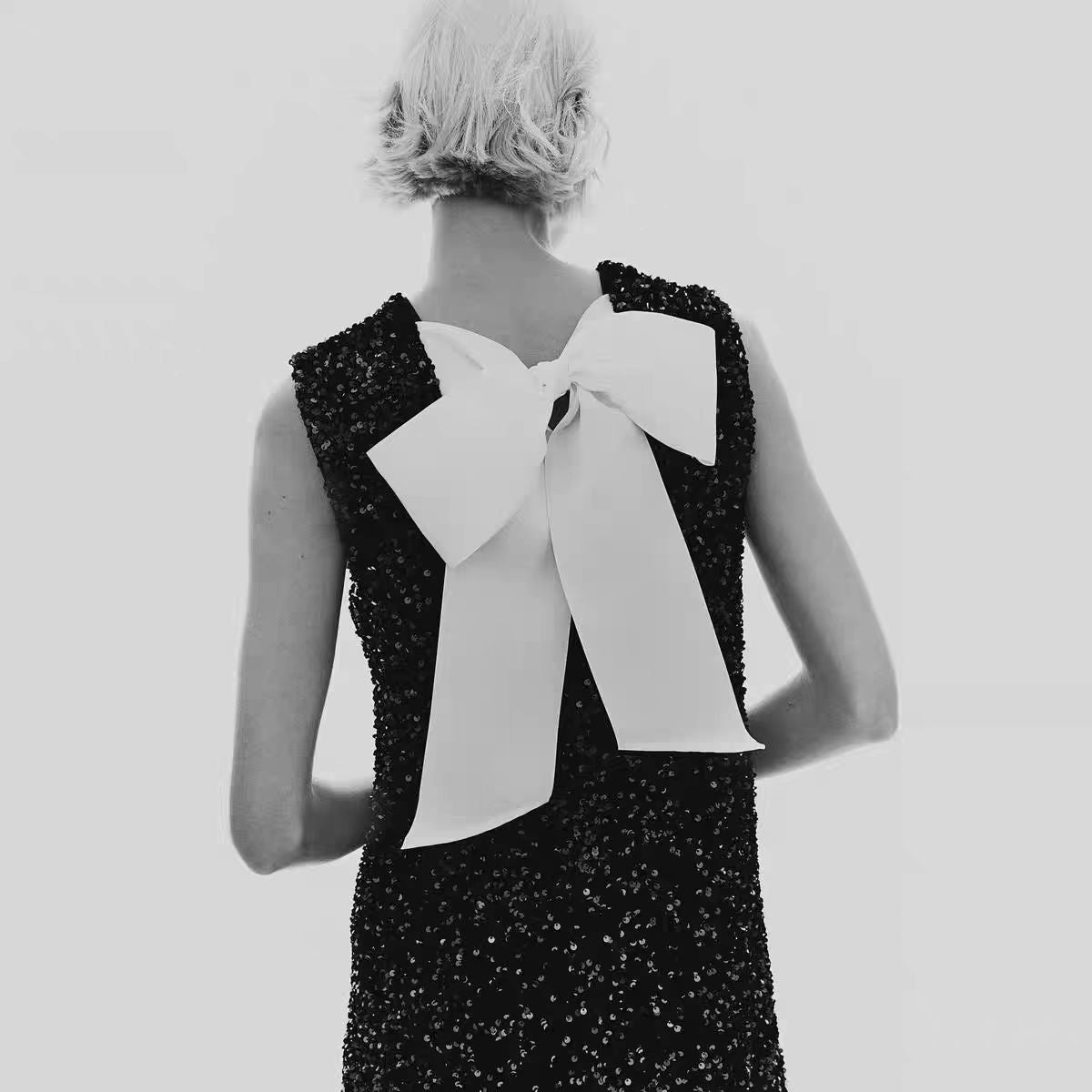 Damen Funkelndes Pailletten-Kleid mit eleganter Schleifen-Detail Fudus