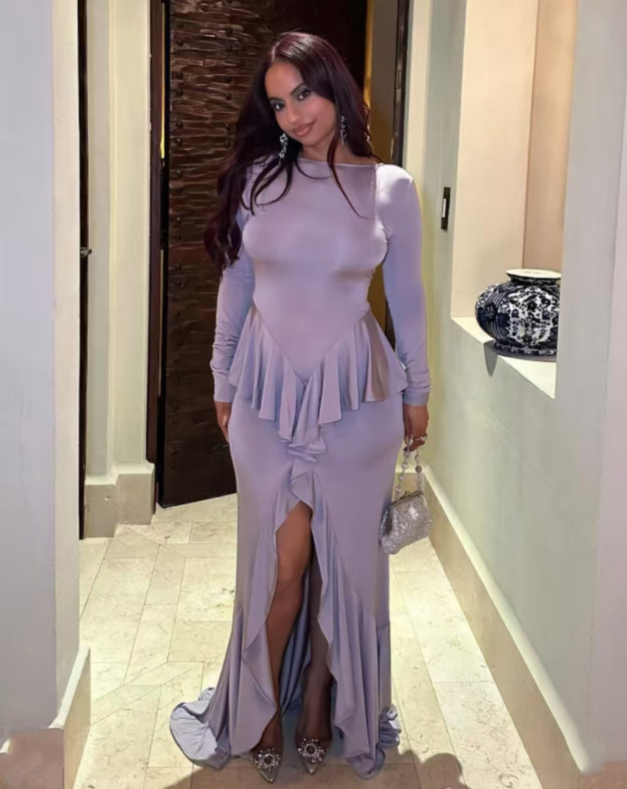 Damen Maxikleid mit voluminösen Rüschendetails und hohem Schlitz Fudus