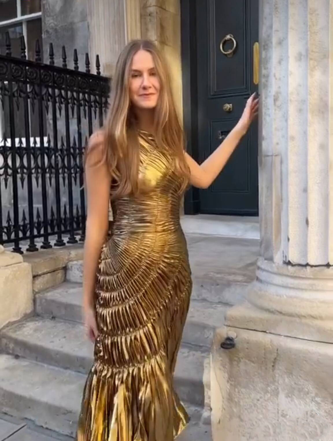 Damen Glamouröses Abendkleid mit elegantem Faltenwurf Fudus