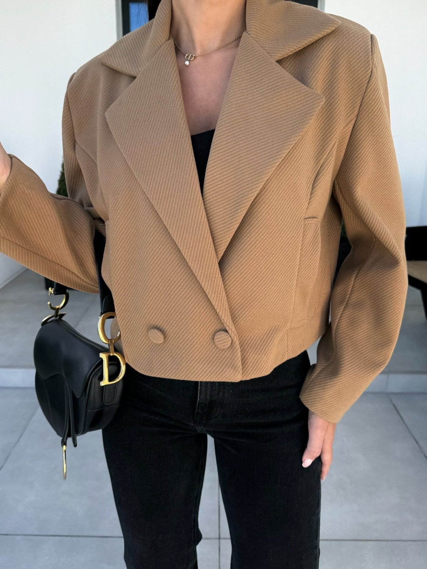 Damen eleganter Cropped Blazer im strukturierten Design mit doppelter Knopfleiste Fudus