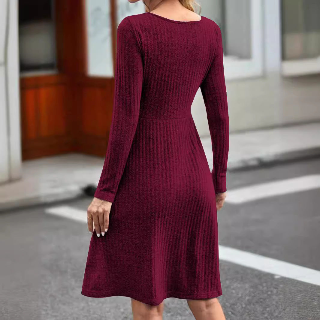 Damen Strickkleid mit knopfverziertem Rundhalsausschnitt und ausgestelltem Saum Fudus