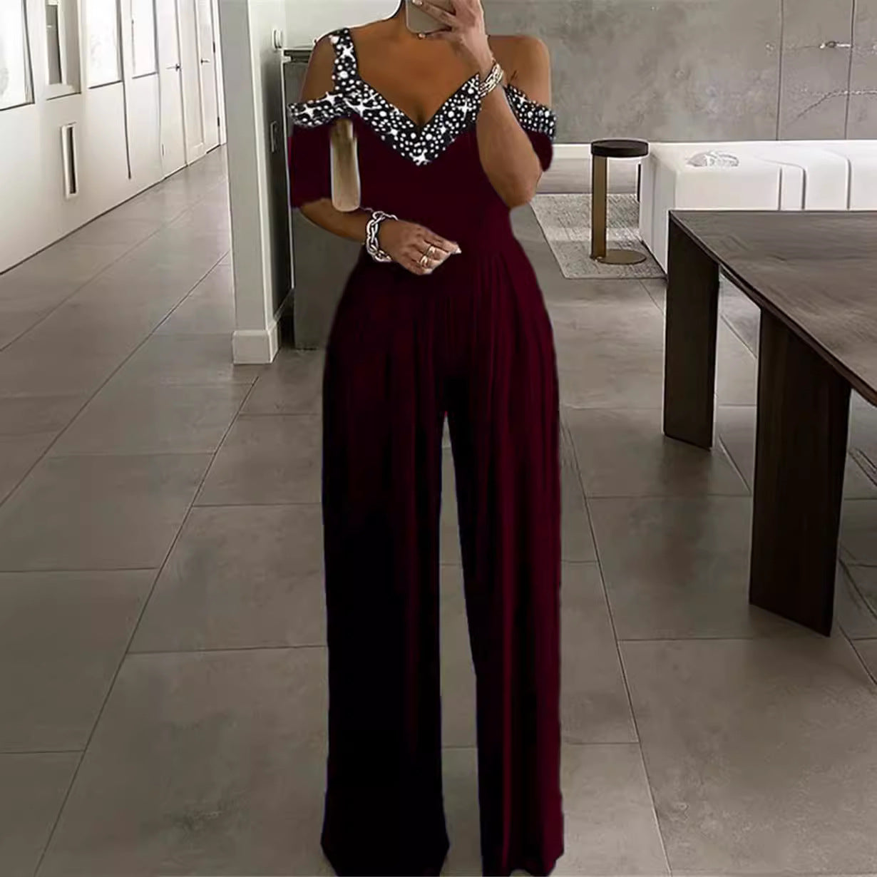 Damen Elegantes Jumpsuit mit Off-Shoulder Design und Glitzerakzenten Fudus