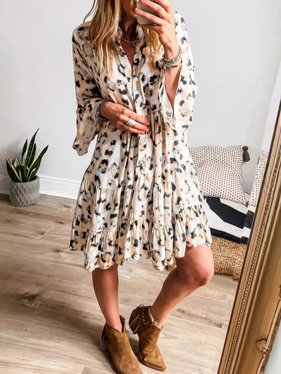 Damen Kurzes Sommerkleid mit knopfbarem Ausschnitt und trendigem Volant Fudus