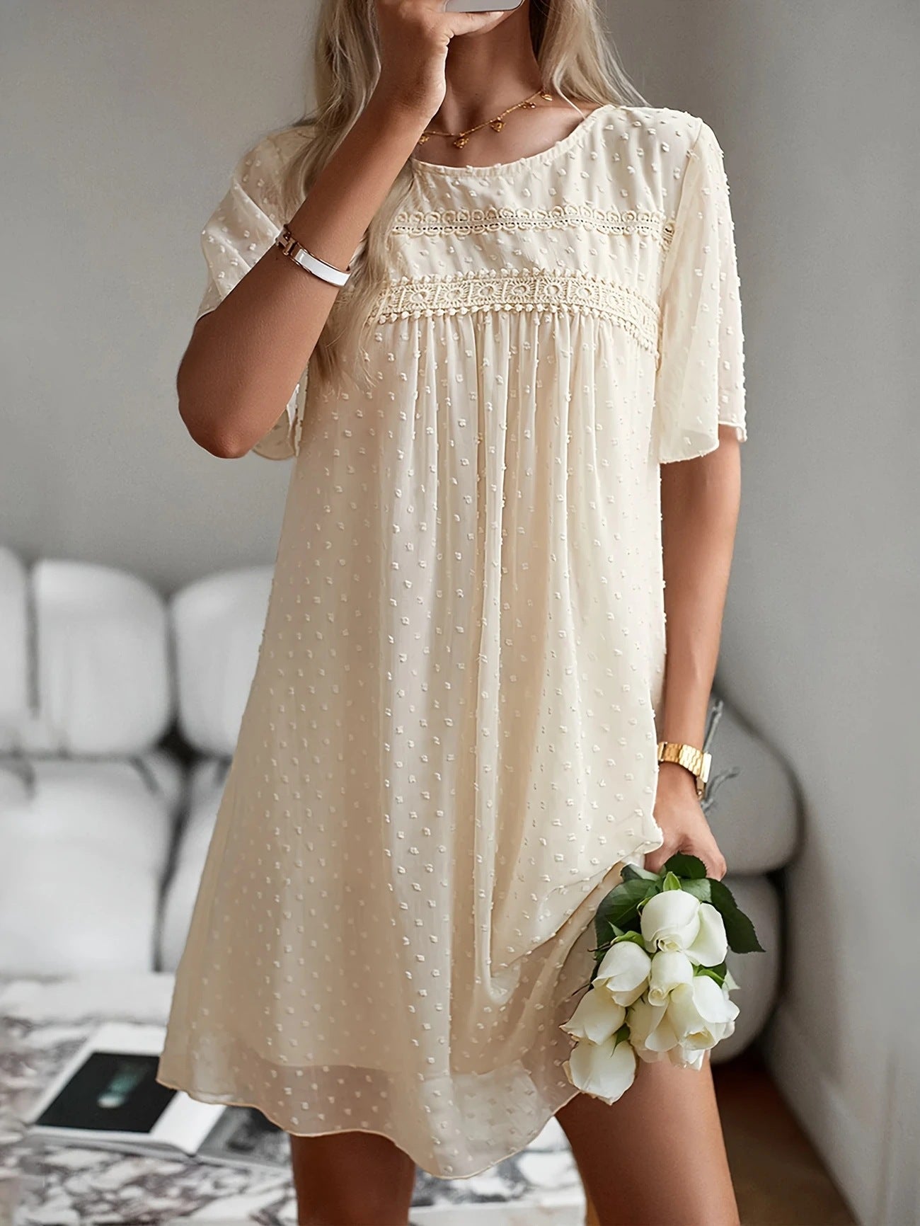 Damen luftiges Sommerkleid mit dekorativen Details und hochwertigem Material Fudus