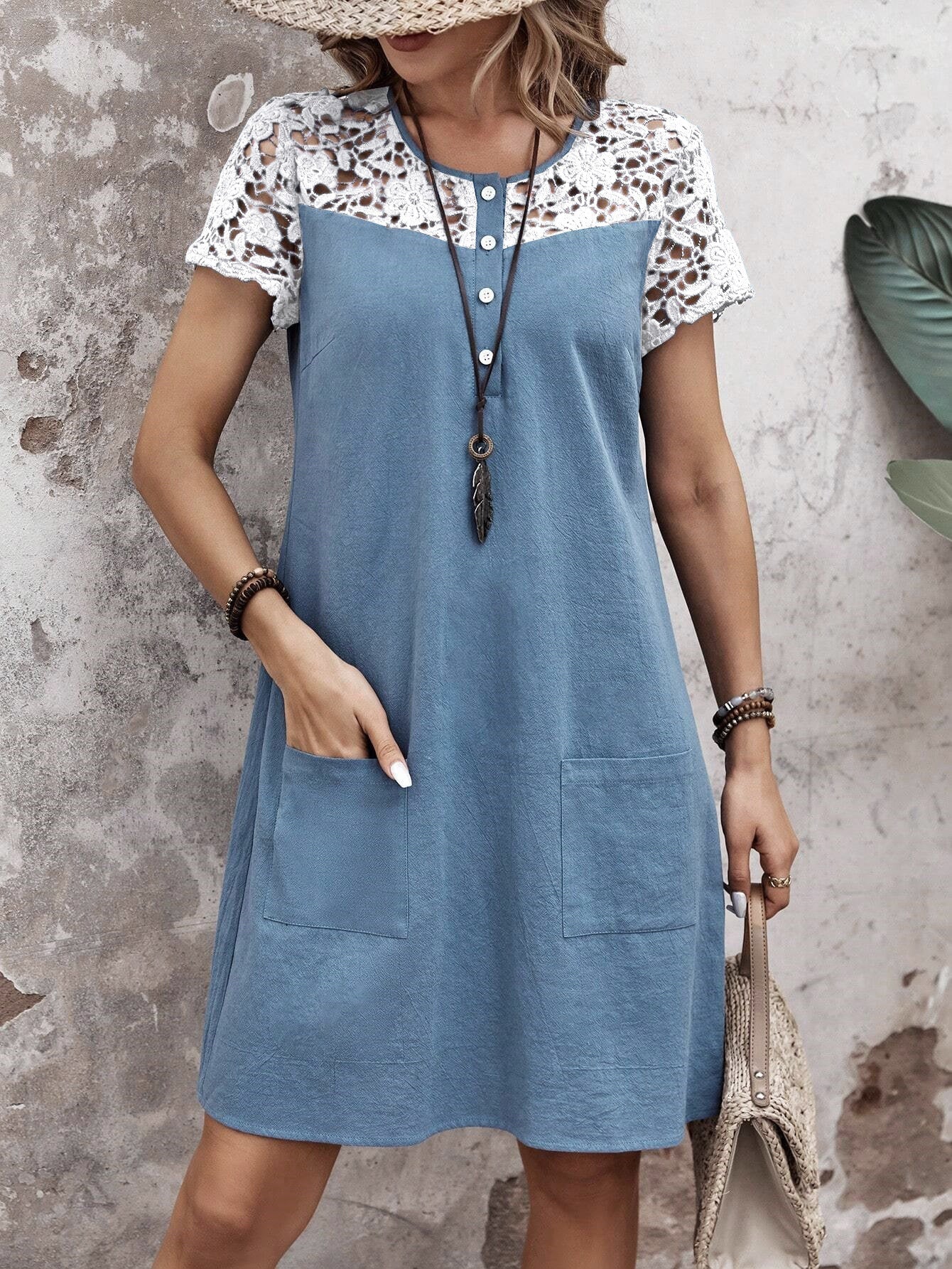 Damen Etuikleid mit eleganten Häkelärmel und Knopfdetails Fudus