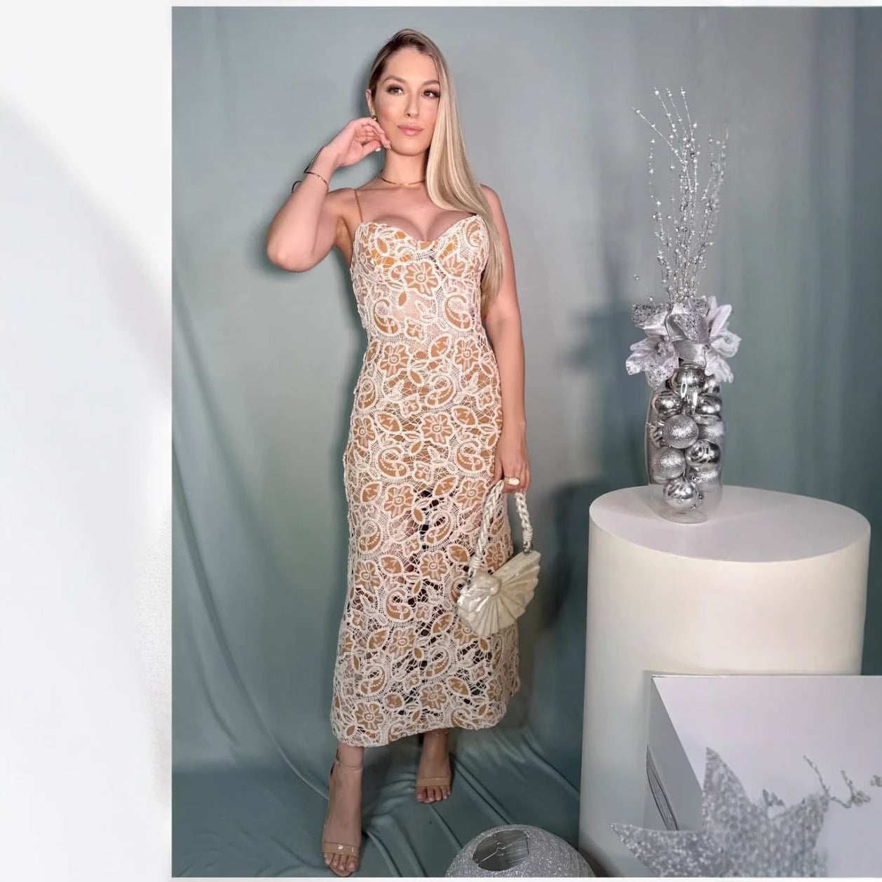 Damen Spitzenkleid mit verführerischem Schnitt Fudus