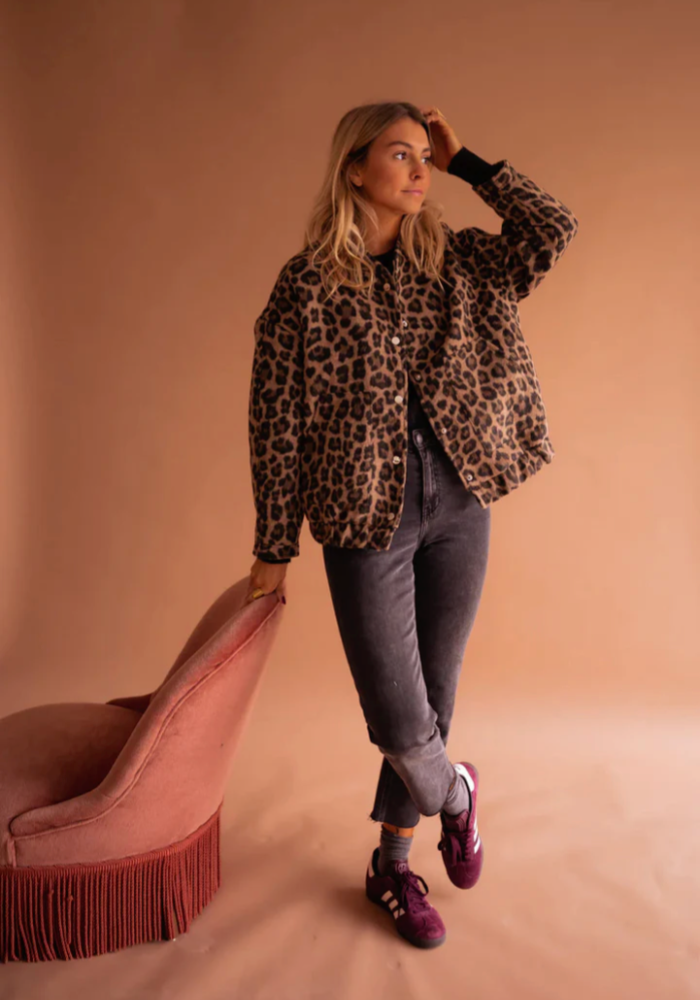 Leoona – Leoparden Bomber Jacke