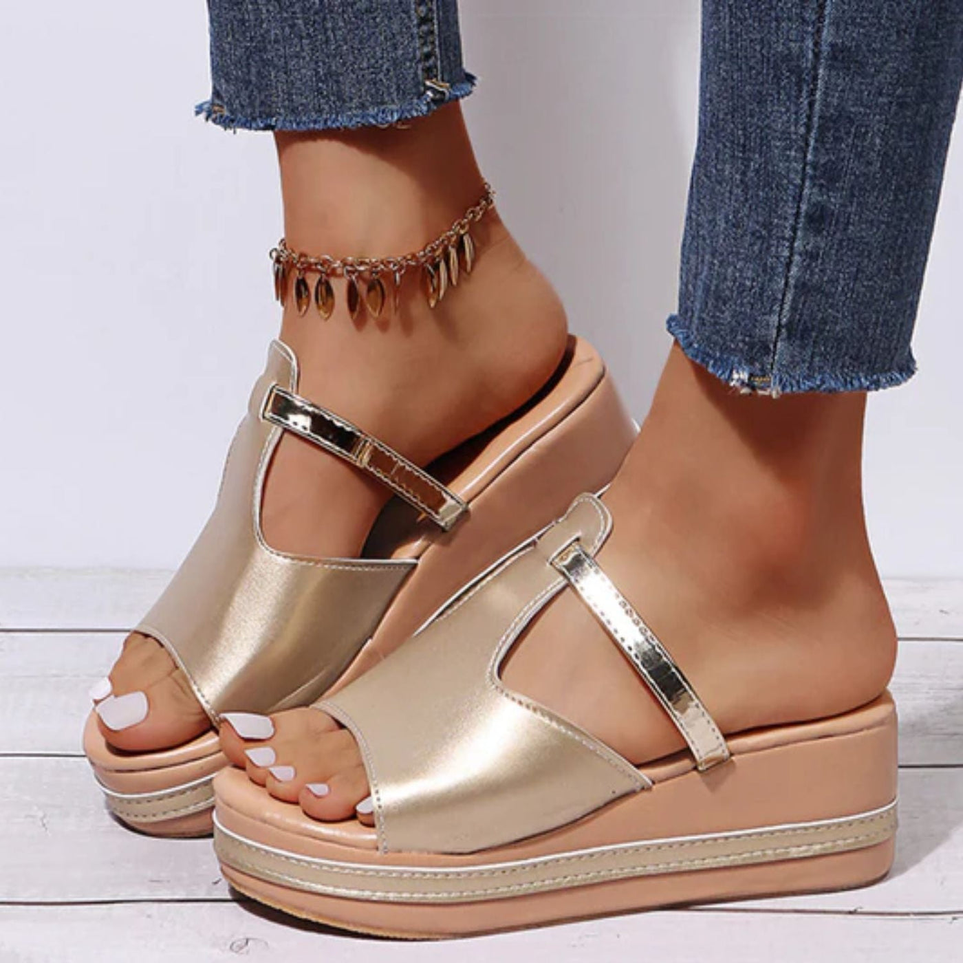 Damen Plattform Sandalen Peep Toe Slip-On mit Metallic Akzent für Frühling/Sommer