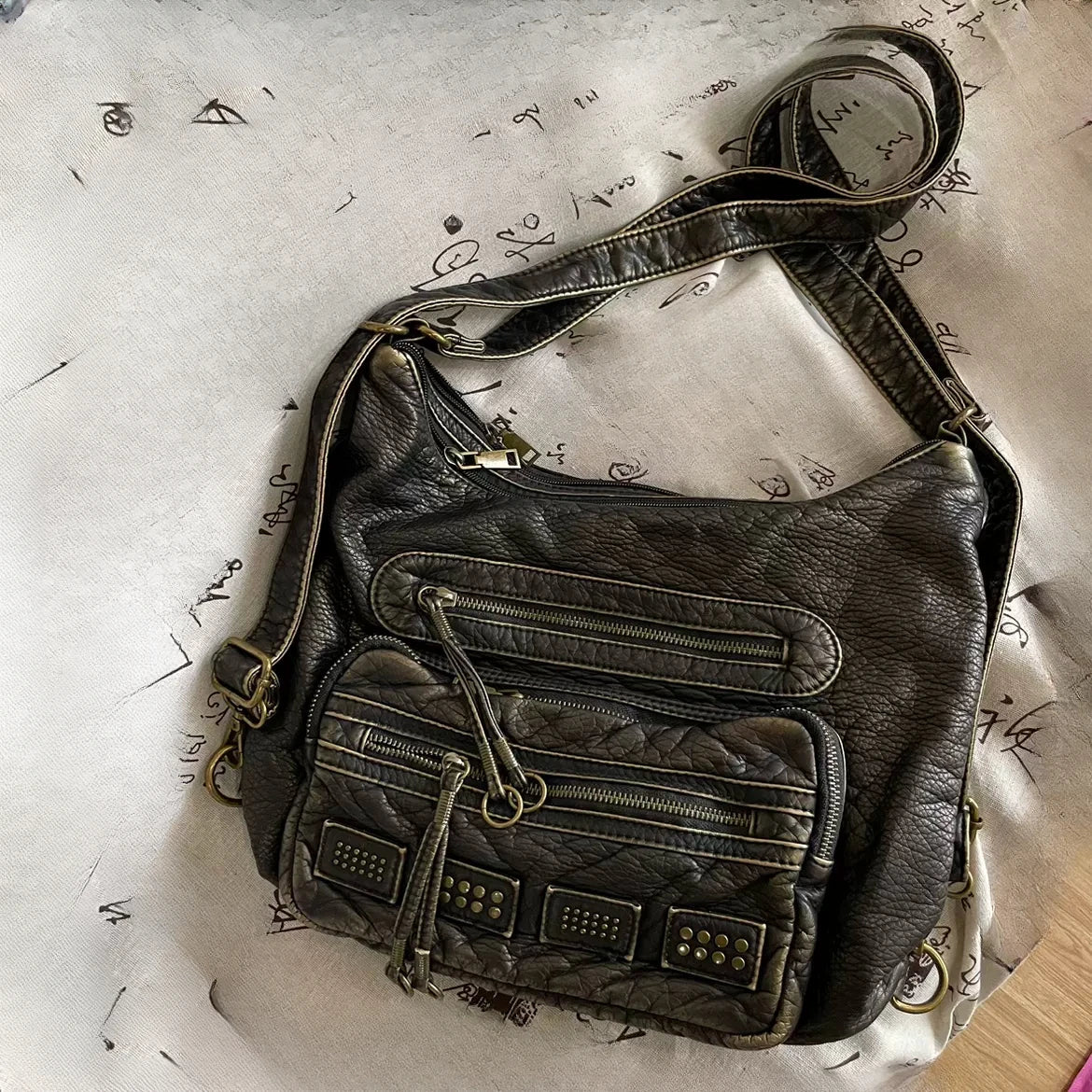Damen Retro Rivet Tote Tasche aus Gewaschenem Leder, Großes Fassungsvermögen, Multifunktionale Schulter- und Crossbody-Tasche