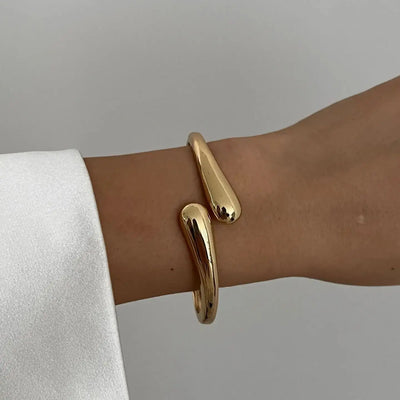 Ciara | Geometrisches Manschettenarmband aus Metall