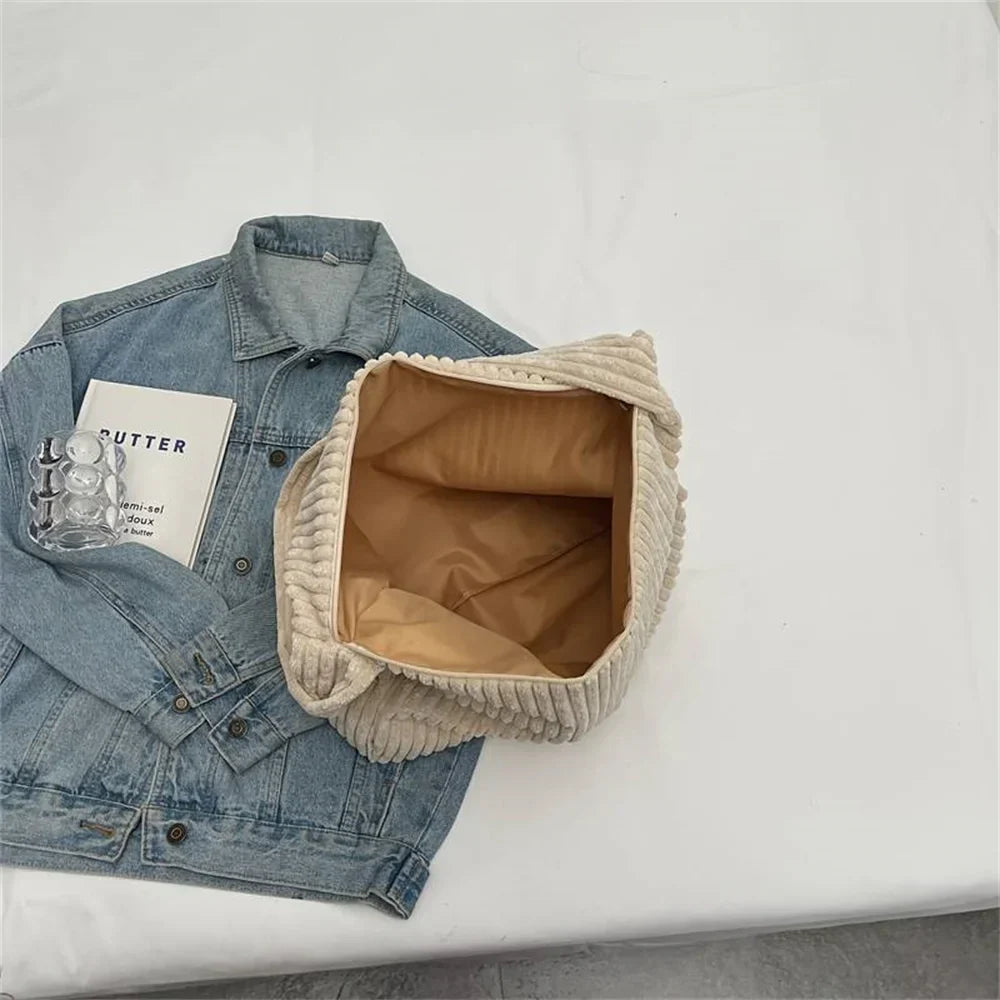 CLARA |  Umhängetasche aus Kord