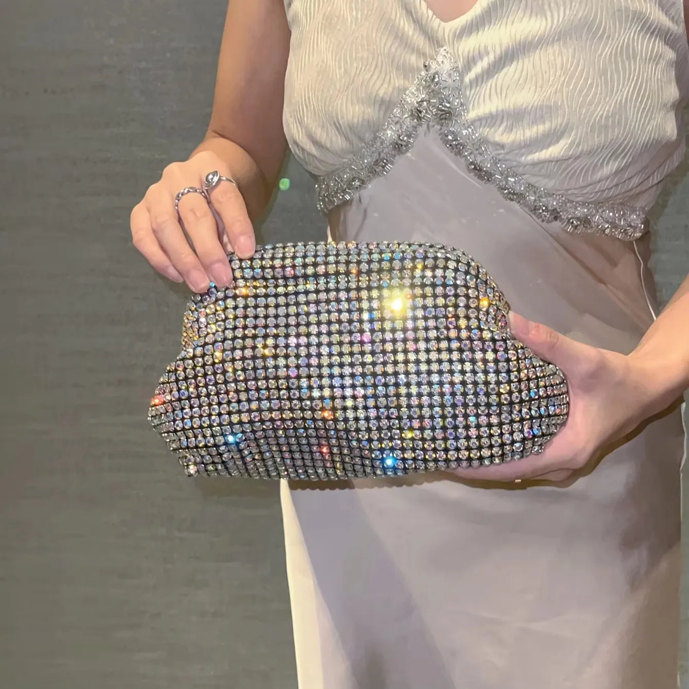 Fadenburg Luxus Glitter Cloud Bag Damen Handtasche mit Kristallen und Strass für Abendveranstaltungen