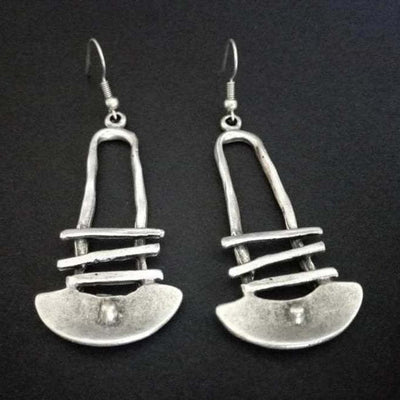 Geometrische Ohrringe mit spezieller Form