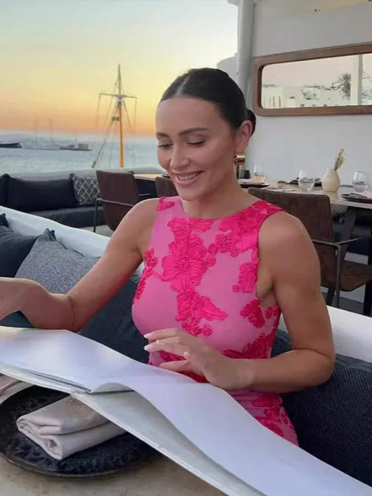 Amira Elegantes Floralabendkleid mit Fließendem Schnitt und Klassischem Dekolleté