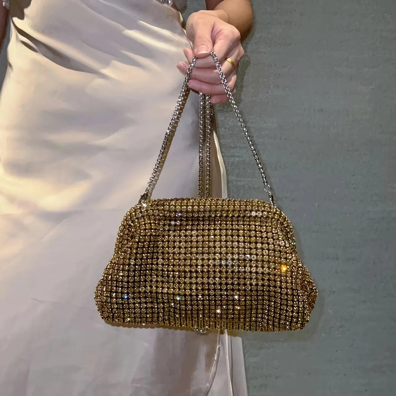 Fadenburg Luxus Glitter Cloud Bag Damen Handtasche mit Kristallen und Strass für Abendveranstaltungen