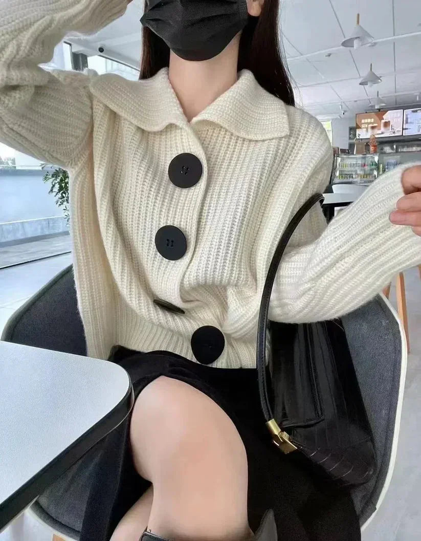 Eleonora | Eleganter Damenpullover mit Knopfverschluss