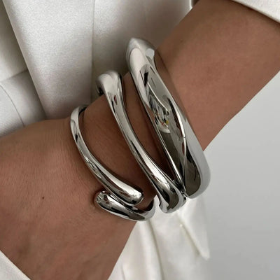 Ciara | Geometrisches Manschettenarmband aus Metall