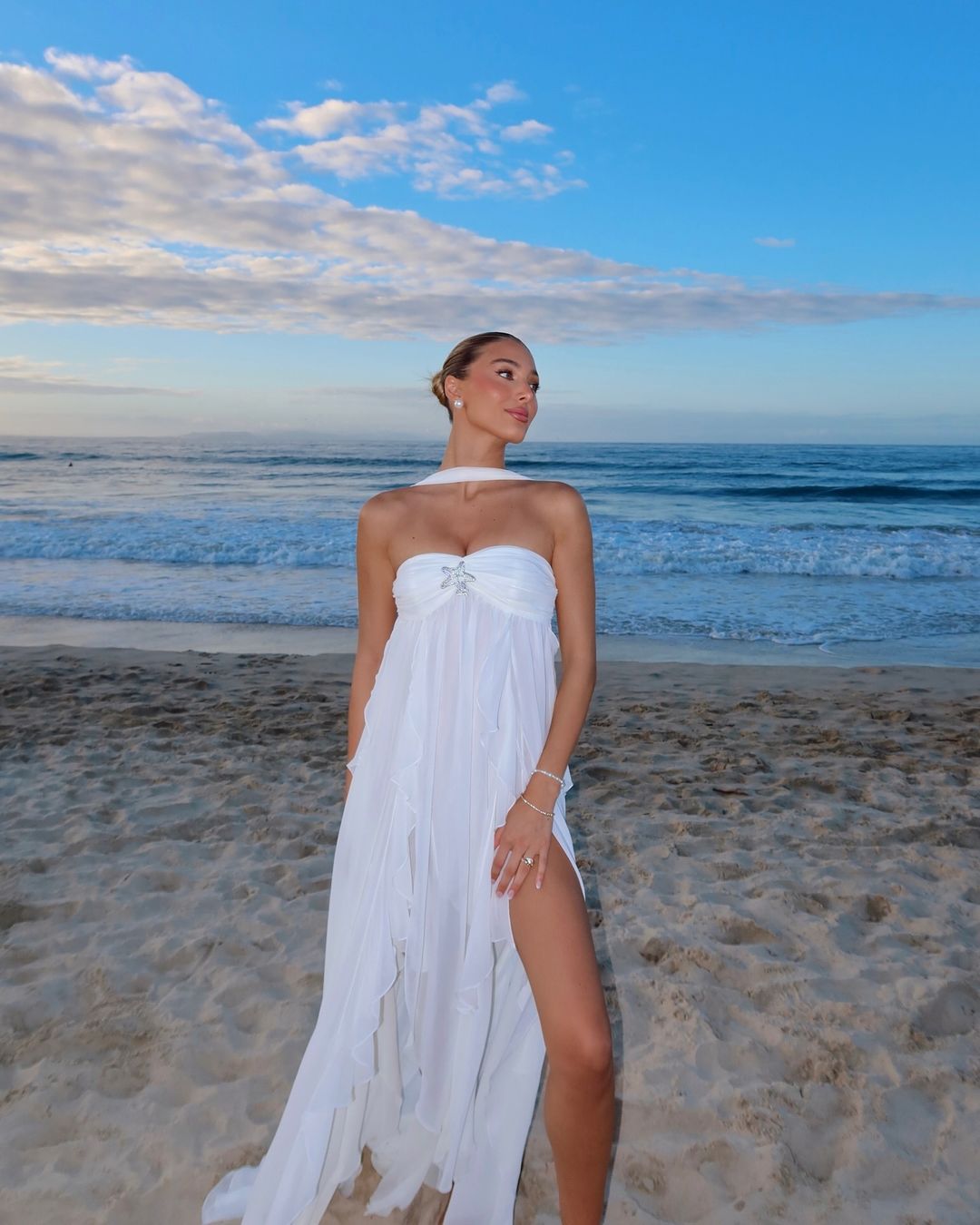 Dorine - Elegantes Maxikleid Mit Irregulärem Rüschensaum Und Feiner Spitzenverzierung