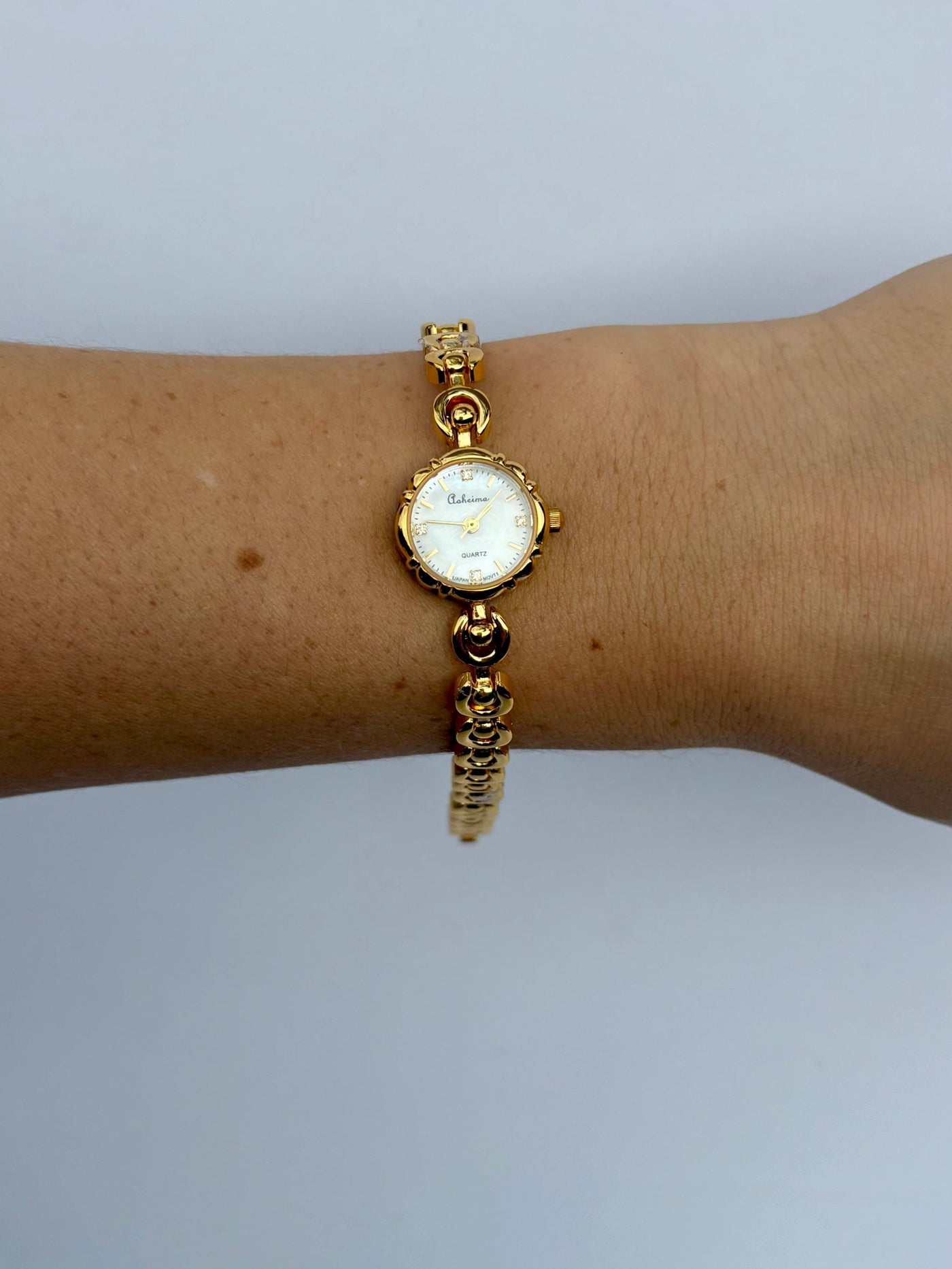 Goldene Filigrane Damen Armbanduhr