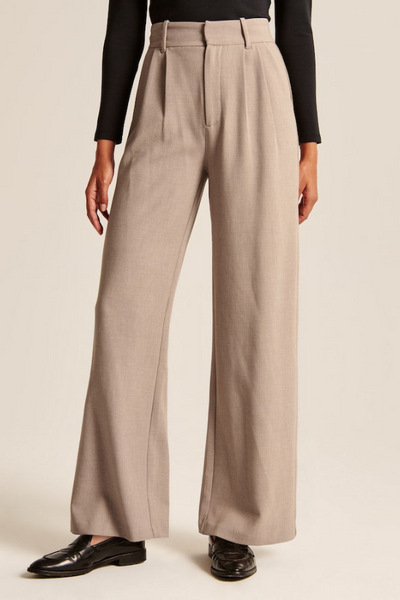 Sandfarbene weit geschnittene Anzughose