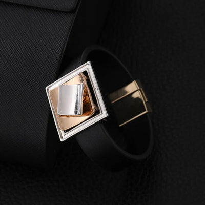 Elegantes Damen Magnetarmband aus Leder mit geometrischem Design
