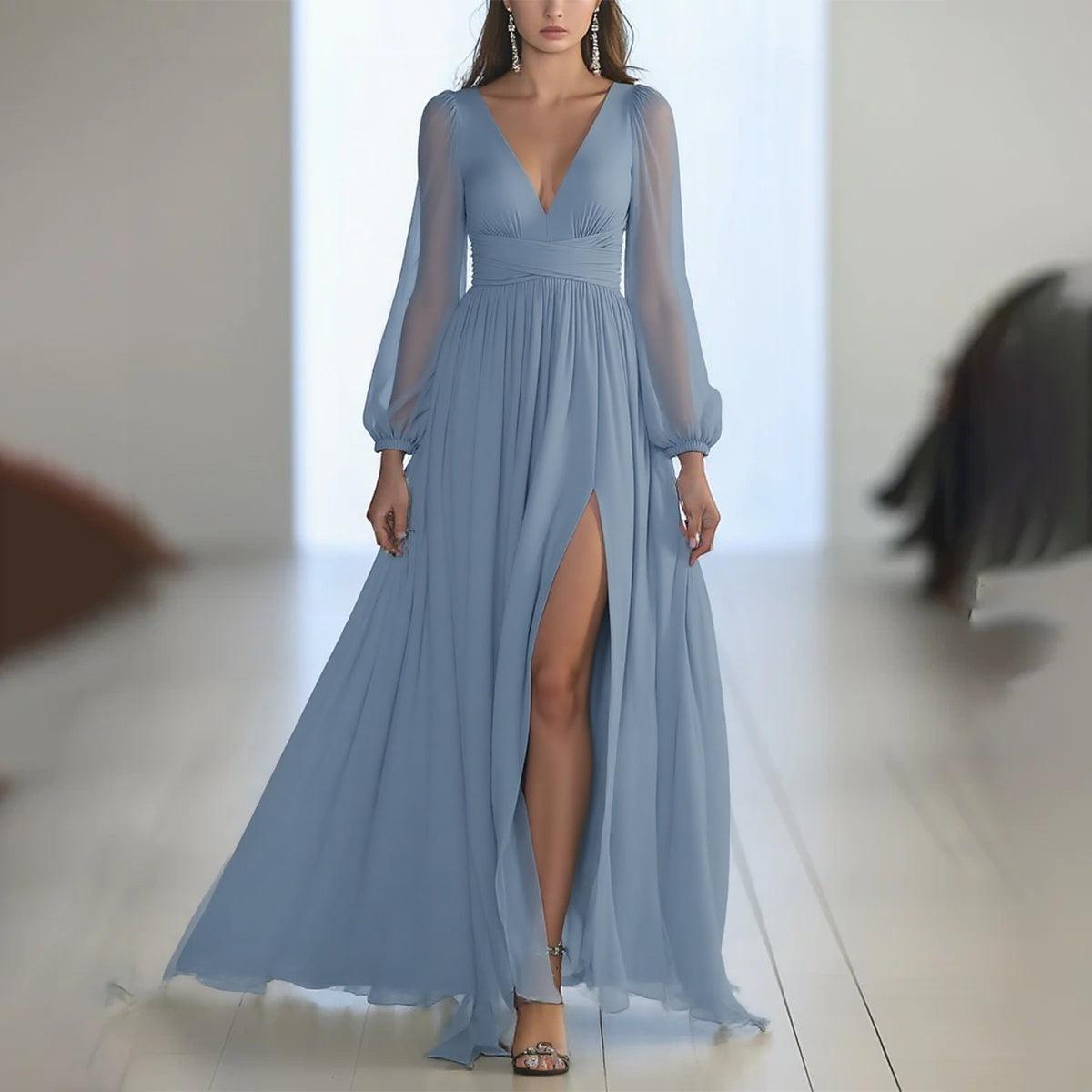 Blaues langärmeliges einfarbiges Maxikleid