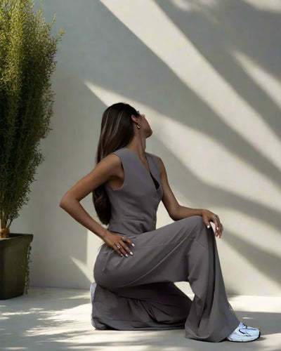 Elegantes Damen Hosenanzug Set mit V-Ausschnitt und weitem Bein