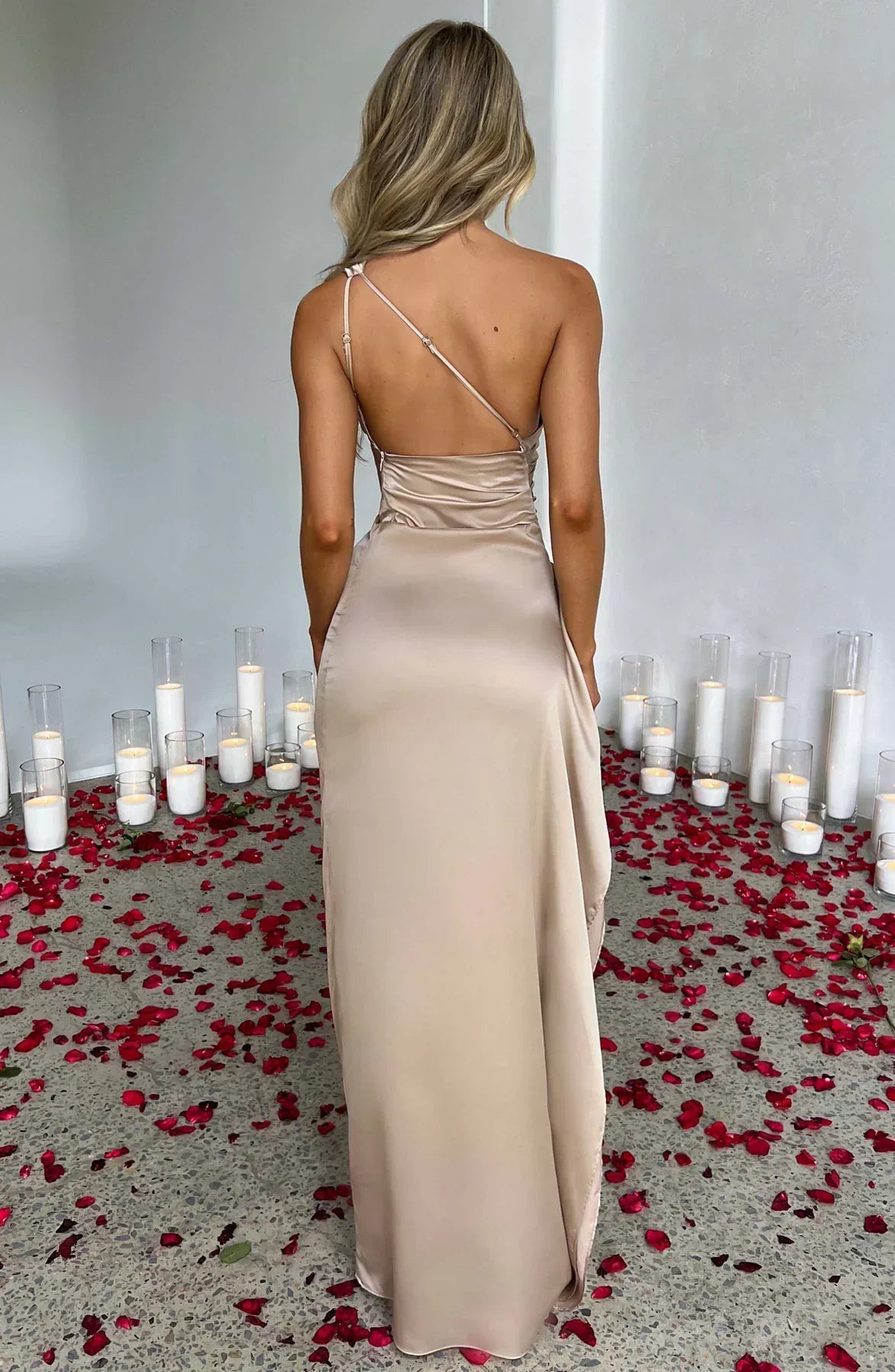 Neriah Elegantes Maxi-Kleid Mit Fließender Silhouette Und Eleganter Detailverarbeitung