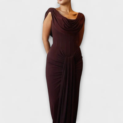 Elara - Schickes braunes Abend-Maxikleid mit Drapiertem Ausschnitt