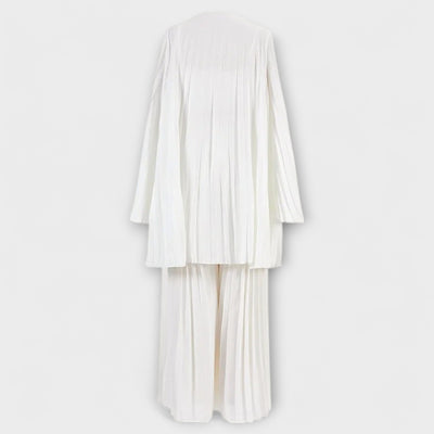 Evangeline - Weiße Faltenbluse mit weiter Hose und Cardigan