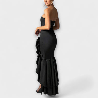 Zuri - Asymmetrisches Off-Shoulder Maxi-Kleid in Slim Fit