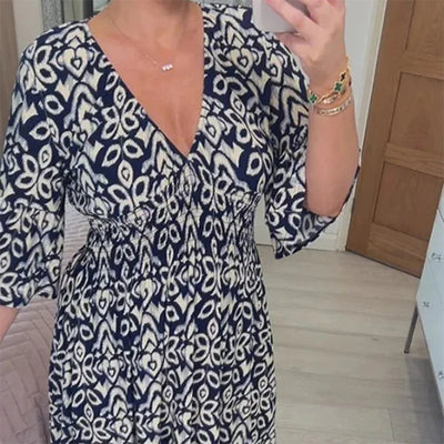 Annie | Blumiges Kleid mit Spitzausschnitt in lockerer Passform