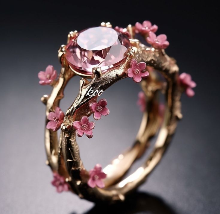 Bezaubernder Goldring mit rosa Kristall und kleinen Blumen
