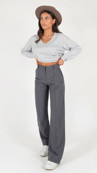 Mathilda Hose mit Weitem Bein