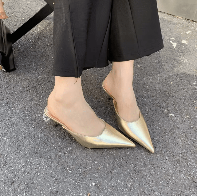 Anastasia Pantoletten mit Absatz und Spitzfuß