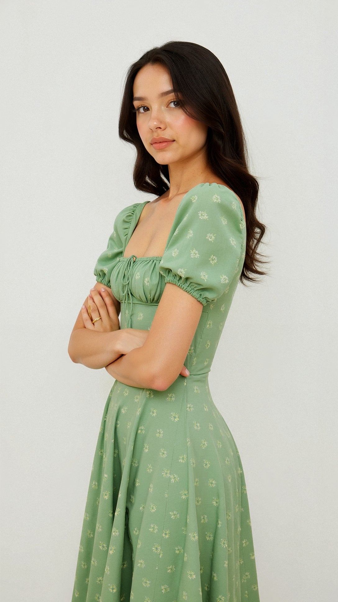 Daniela Midikleid mit quadratischem Halsausschnitt