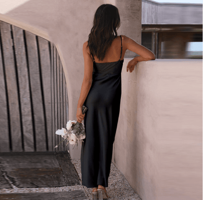 July Spaghetti-Träger-Kleid mit Oberschenkelschlitz