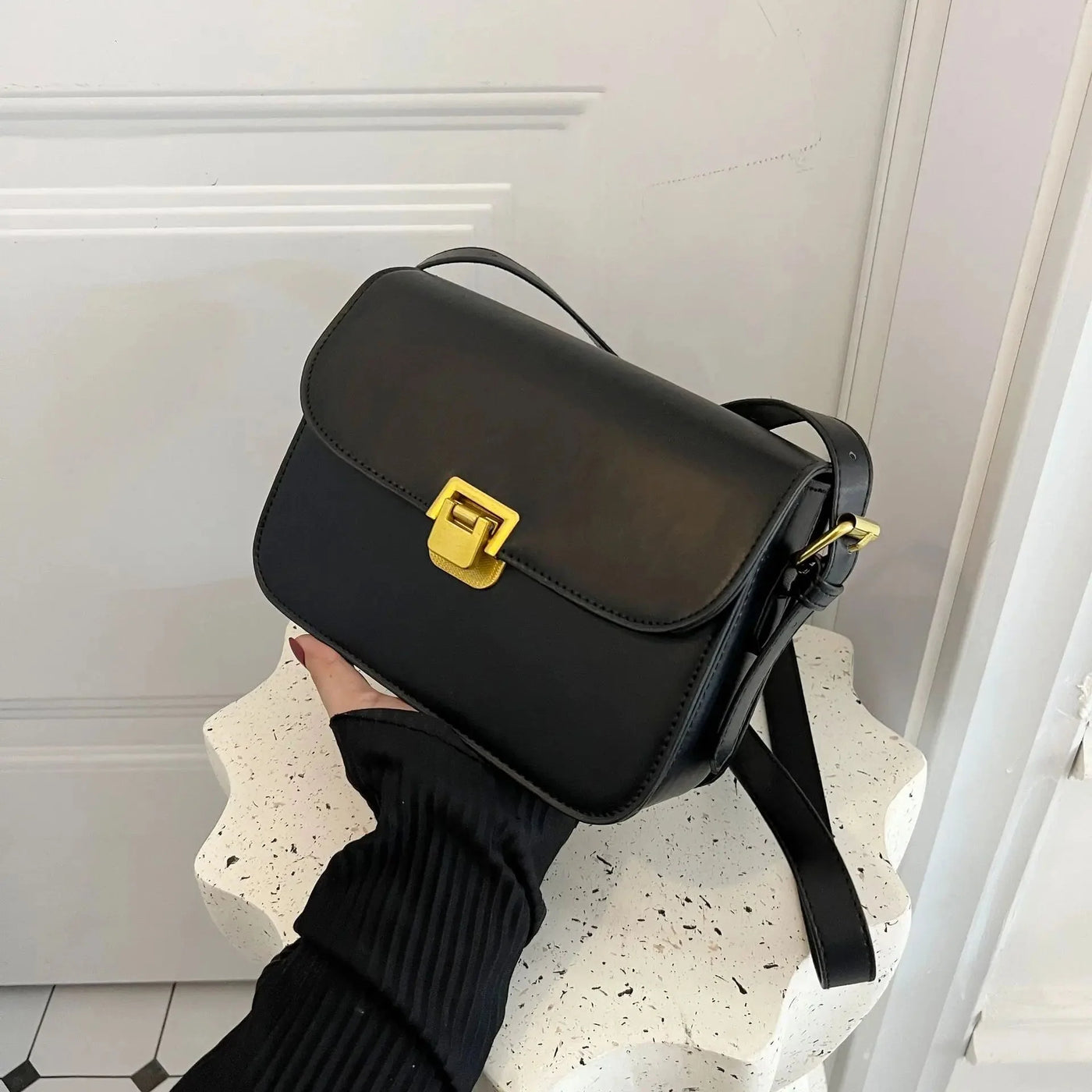 Laina Quadratische Leder-Umhängetasche