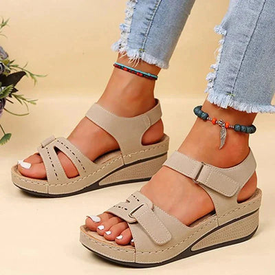 Bequeme Damen-Plattform-Sandalen mit verstellbaren Riemen | Offene Zehe
