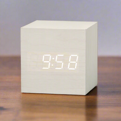 Digitaler quadratischer LED-Wecker