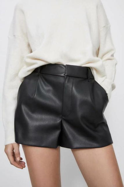 Damen-Kunstleder-Shorts mit eleganten Zierleisten